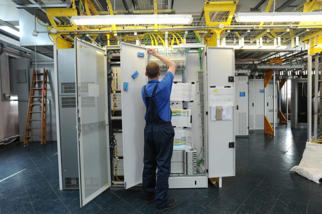 H: Information & Technology